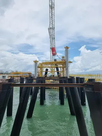 Marine construction steel pile driving crane