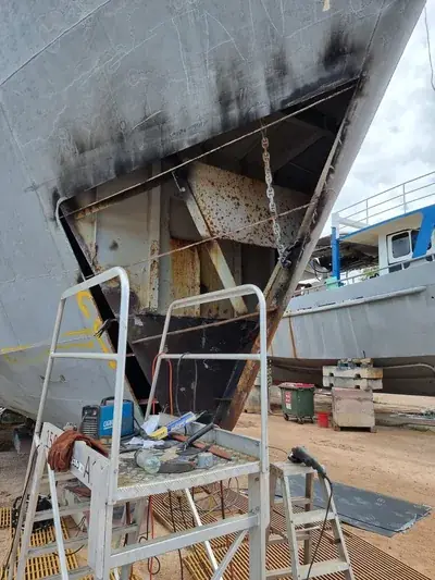 Aluminium vessel bow repair boatyard