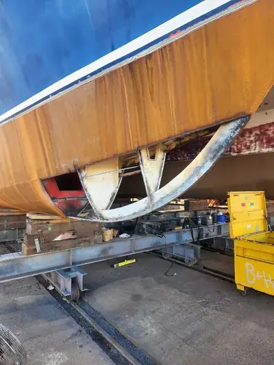 Boat keel skeg weld repair trailer