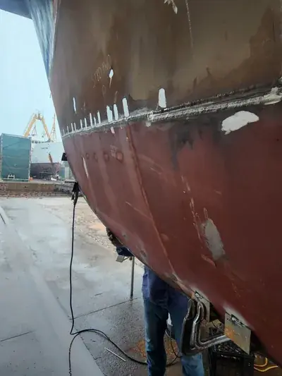 Ship hull weld seam repair dry dock