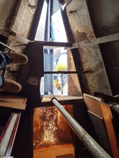Vessel hull structure welding confined space