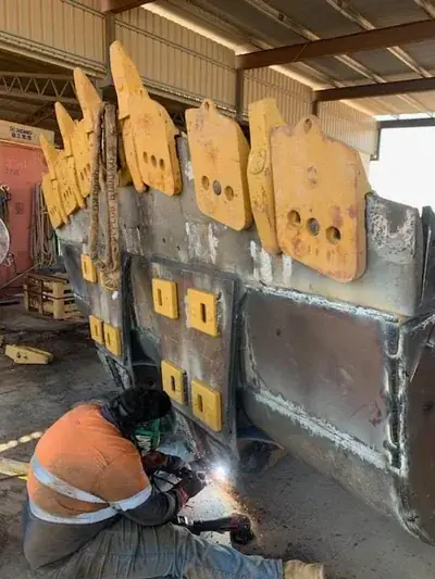 Excavator bucket weld repair workshop