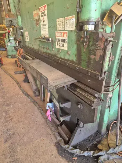 Press brake steel plate bending workshop